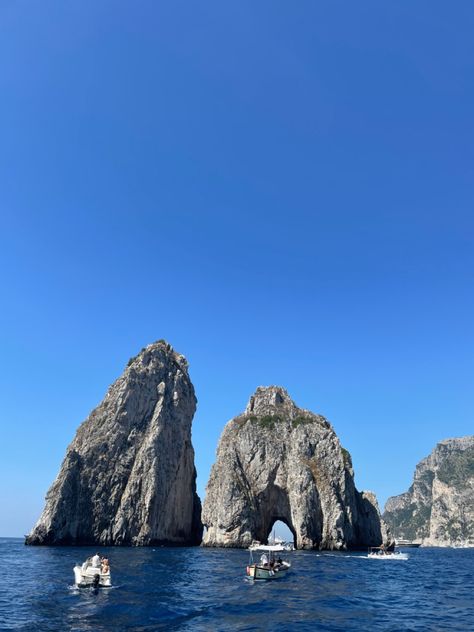 #capri #italy Capri Wallpaper, Italia Wallpaper, Capri Italia, Capri Island, Napoli Italy, Amalfi Coast Italy, Capri Italy, Travel Inspo, Amalfi Coast