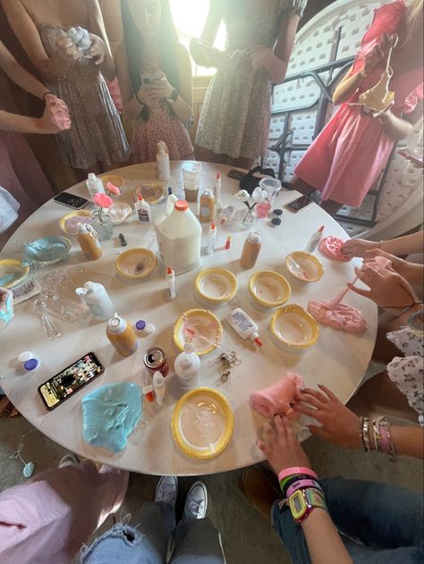 Making Slime With Friends Aesthetic, Activity With Friends Aesthetic, Birthday Activities With Friends, Making Slime Aesthetic, Fun Friend Hangout Ideas, Making Slime With Friends, Fun Friend Group Activities, B Day Activities, Fun Hangout Ideas Friends Things To Do