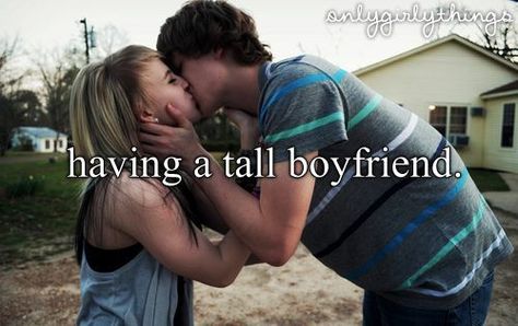 having a tall boyfriend Tall Guy Short Girl, Tall Boyfriend Short Girlfriend, Tall Boyfriend, Things About Boyfriends, Marriage Couple, Talk About Love, Tall Boys, Hugging Couple, Nerd Love