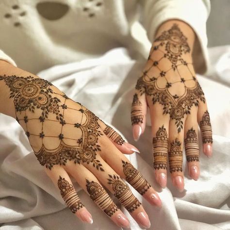 Embrace the beautiful art of Mehendi and let your hands tell a story of love and tradition! ✨ #MehendiMagic" . . . . @efficient.henna . . . . #mehndi_inspire #mehandidesign #henna #mehendi #mehandi #hennaartist Pakistani Henna Designs, Desi Design, Pakistani Mehndi Designs, Pakistani Mehndi, Latest Simple Mehndi Designs, Best Mehndi Designs, Latest Mehndi, Best Mehndi, Mehndi Designs Book