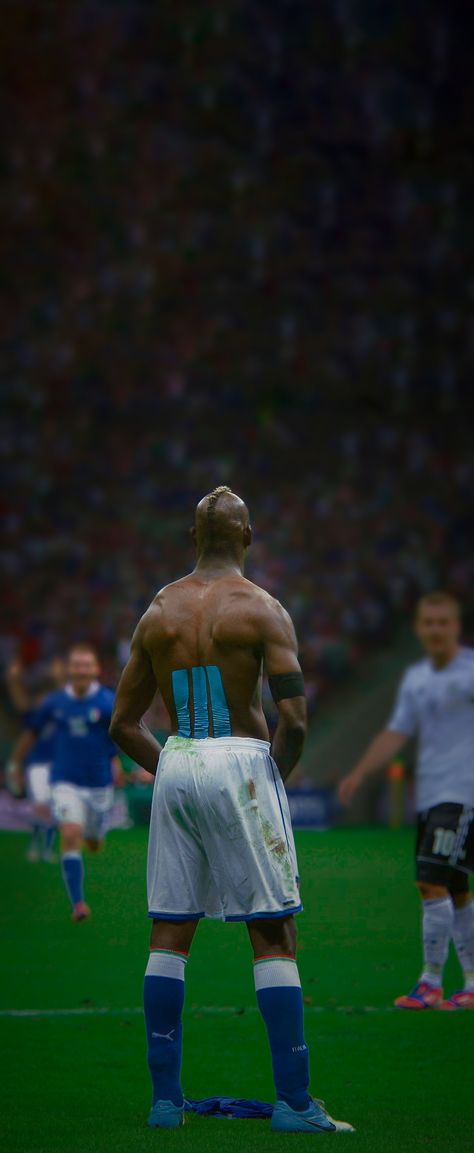 Mario Balotelli Wallpaper, Art Sneakers, Mario Balotelli, Zoro And Robin, Football Players Photos, Soccer Photography, Legendary Pictures, Ronaldo Messi, Best Football Players