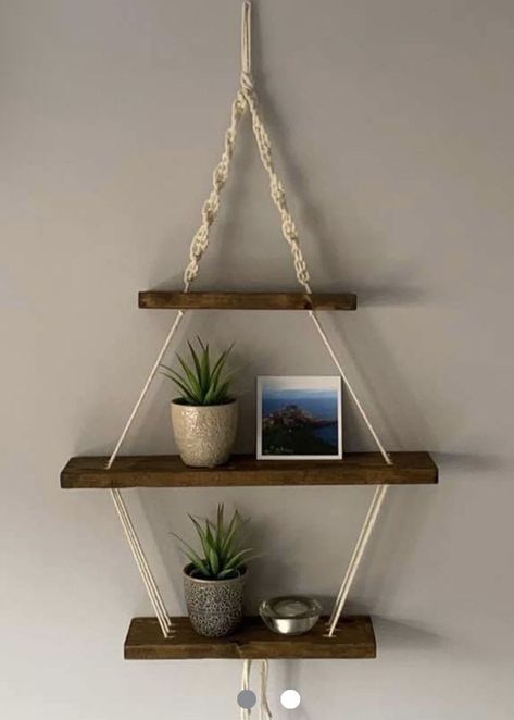 Drátěná Socha, Macrame Hanging Shelf, Macrame Shelf, Macrame Plant Hanger Tutorial, Macrame Plant Hanger Patterns, Diy Macrame Plant Hanger, Macrame Wall Hanging Diy, Macrame Plant Hangers, Macrame Decor