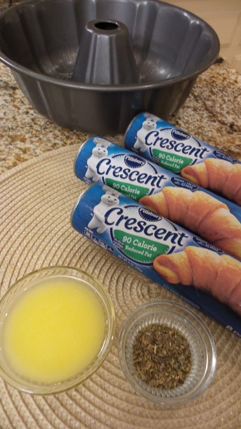 What To Make With Crescent Roll Dough, Creasant Roll Recipes, Cresent Roll Breakfast, Crescent Roll Bread, Crescent Roll Recipes Appetizers, Crescent Roll Bake, Easy Crescent Roll Recipes, Crescent Roll Recipes Dessert, Pillsbury Crescent Roll Recipes