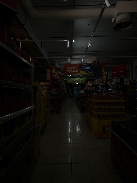 power outage in a super market. dark aisles. Supermarket At Night, Power Outage Aesthetic, Dulce Core, Weaver Birds, Supermarket Aesthetic, Horror Images, Slush Ice, Nostalgic Pictures, Fever Dream