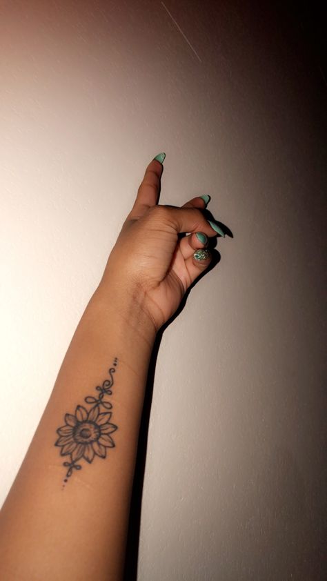 Sunflowers On Wrist Tattoo, Sunflower Tattoo Wrist Wrap Around, Sunflower Tattoo With Initials, Sunflower Wrist Wrap Tattoo, Sunflower Tattoo Forearm Simple, Matching Tattoos Sunflower, Sunflower Tattoo Black Women, Sunflower Wrist Tattoos For Women, Wrap Around Sunflower Wrist Tattoos