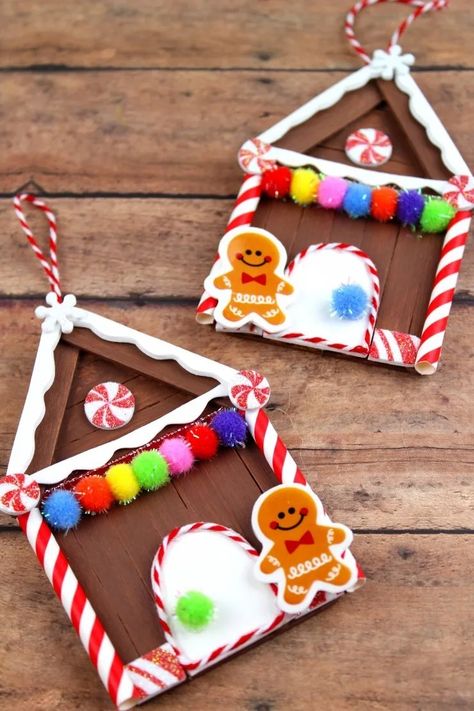 Gingerbread House Ornaments, Gingerbread Friends, October Crafts, Ornament Craft, Homemade Christmas Decorations, Homemade Ornaments, Christmas Crafts To Make, Craft Christmas, Bear Christmas