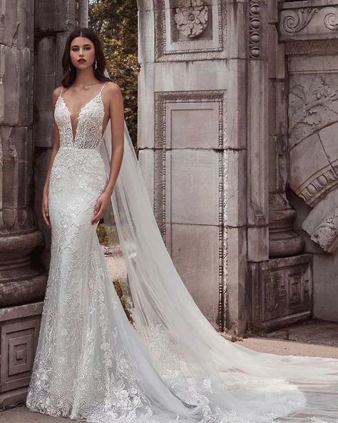 Slim Wedding Dresses, Fishtail Wedding Dress, Calla Blanche, Sparkly Wedding Dress, Dress Train, Wedding Ideas Dresses, Sparkly Wedding, Bridal Elegance, Top Wedding Dresses