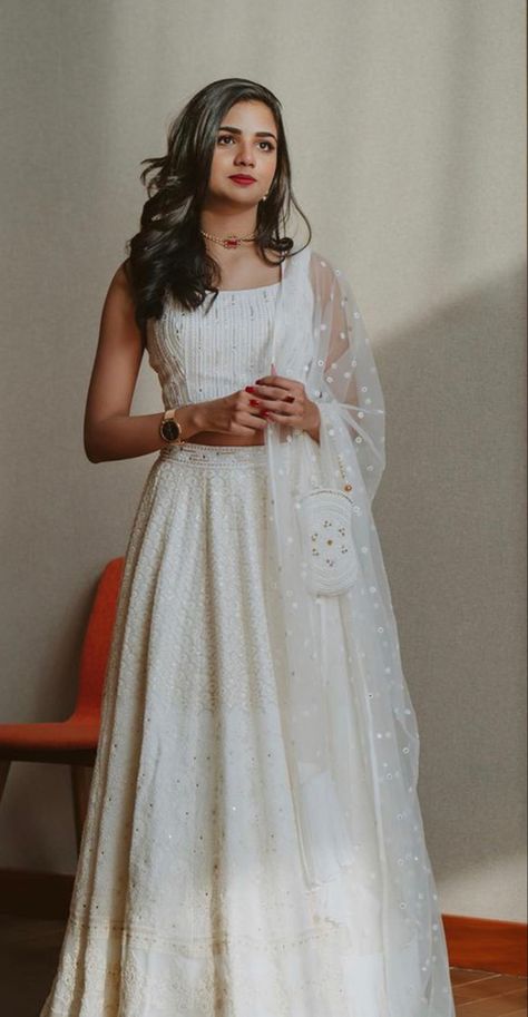 Skirt And Tops For Wedding, Off White Skirt Outfit Indian, White Lehanga Design, White Long Dress Indian Style, Bridesmaid Indian, Onam Outfits, Kerala Saree Blouse Designs, Pretty Dresses Casual, Simple Lehenga