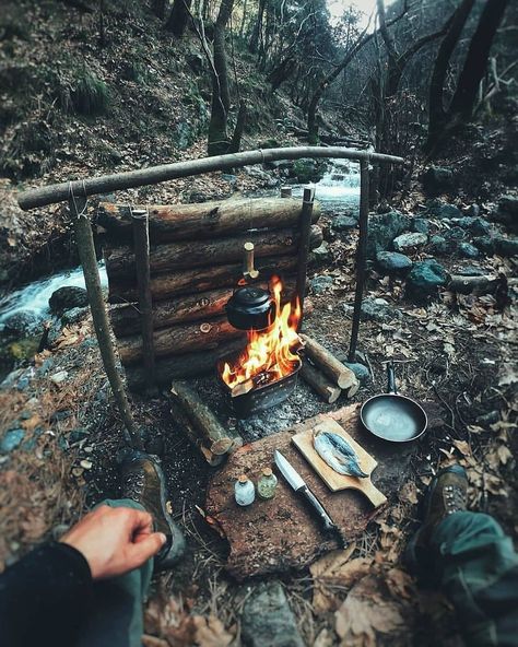 Bushcraft Kit, Bushcraft Shelter, Camping Inspiration, Bushcraft Gear, Camping Photography, Camping Aesthetic, Bushcraft Camping, Adventure Aesthetic, Open Fire