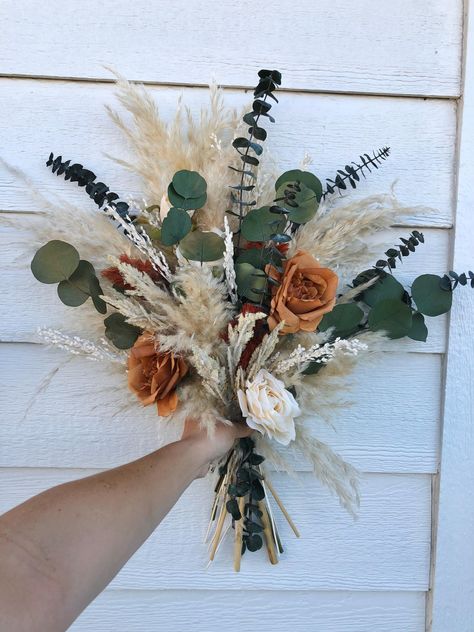 Capture the spirit of a Western wedding with our stunning dried flower bouquet, perfect for a rustic boho bridal look. This handcrafted Western wedding dried bouquet adds natural beauty and charm, making it the ideal choice for the boho Western bride.  🪶 KEY DETAILS: This listing in for the main photo bouquet  3 options for your perfect boho, chic western wedding - Bride's bouquet, Bridesmaid Bouquet, groom/groomsman boutonniere, Whiskey Barrel Arrangement, Arch Arrangement   Made with high-qua Boho Wedding Scheme, Western Floral Bouquet, Boho Hunting Wedding, Western Wedding Flower Arrangements, No Flower Bouquet, Country Style Wedding Bouquets, Wedding Flowers Western, Western Elegance Wedding, Winter Wedding Western