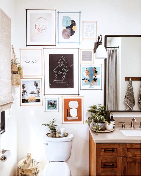 my scandinavian home: 7 Gallery Walls For Every Room - And A Fail-Safe Way To Hang Art! Playful Bathroom, Bathroom Gallery Wall, Frameless Art, Rental Bathroom, Bathroom Gallery, Dekorasi Kamar Tidur, Gallery Walls, Diy Home Decor On A Budget, Bathroom Art