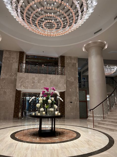 This pin shows the lobby of a luxury hotel Dubai Palm, Waldorf Astoria, Five Star Hotel, Luxury Hotels, Riyadh, Luxury Hotel, Lobby, Dubai, Hotel