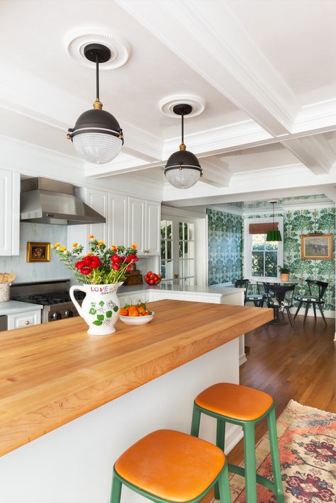 See How One Designer Brought a Connecticut Colonial Home Back to Life Center Hall Colonial Kitchen, Colonial Dining Room, Gender Neutral Bedrooms, Center Hall Colonial, Colonial Kitchen, Colonial Home, Cole And Son Wallpaper, Kitchen Refresh, Traditional Fireplace