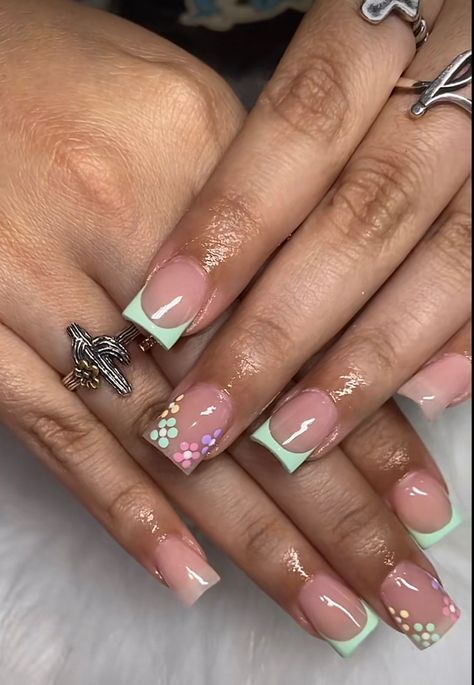 Pastel Short Nails Designs, Short Acrylic Nails Designs Spring, Easter Nails Short Acrylic, Easter Nails Acrylic Short, Short Nails Acrylic Spring, Green French Tip Nails Short Square, Short Square French Tip Nails With Flowers, Spring Shorties Nails, Short Acrylic Nails Square Spring Green