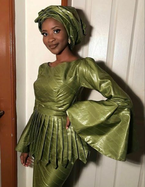 Senegalese Clothing, Senegal Fashion, Kitenge Fashion, Best African Dresses, African Wear Dresses, African Inspired Clothing, African Models, African Fashion Traditional, African Fashion Ankara