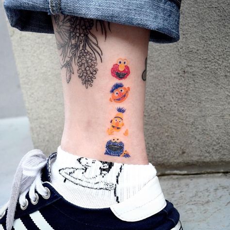 Sesame Street Tattoo Ideas, Sesame Street Tattoo, Silly Tattoos, Bright Tattoos, Embroidery Tattoo, Funky Tattoos, Street Tattoo, Tatuaje A Color, Leg Sleeve