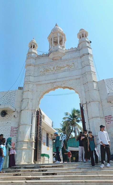 Haji Ali Dargah Mumbai Snap, Mumbai Trip, Story Editing, Haji Ali, Mumbai Travel, Snap Map, Funny Snapchat Stories, Jumma Mubarak Beautiful Images, Indian Travel