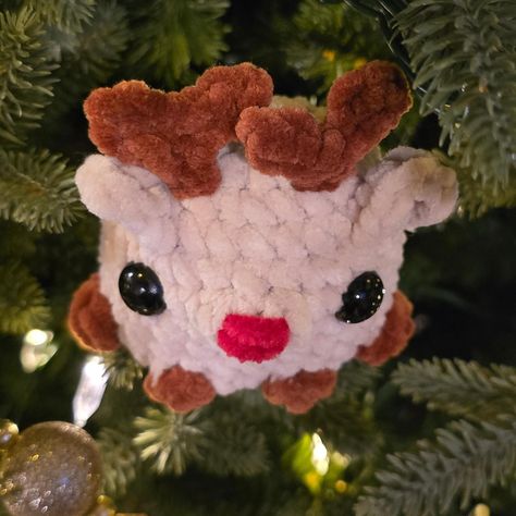 Newest Crochet Creation: Pocket Reindeer! Pattern by @yarnsociety Great stocking stuffer! $15 + shipping. #karenscrochetcreations #reindeer #crochet #stockingstuffer Reindeer Crochet, Reindeer Pattern, Stocking Stuffer, Reindeer, Crochet, Pattern, Quick Saves