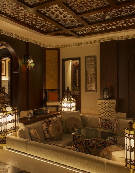 Arabian Sitting Room, Eastern Style Living Room, Arab Inspired Living Room, Middle Eastern Home Design, Morocco Style Living Room, Arabian Style Interior Design, Middle Eastern Room Decor, Indian Style Home Interior Design, Arabian Home Interior