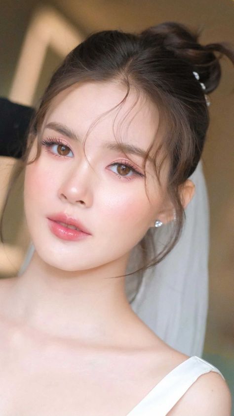 Korean Wedding Make Up Look, Makeup Wedding Looks Brides, Bride Makeup Korean, French Bride Makeup, Make Up Bridesmaid Natural, Debut Make Up Look, Wedding Makeup Looks For Bride, Natural Makeup Wedding Look, Korean Bride Makeup