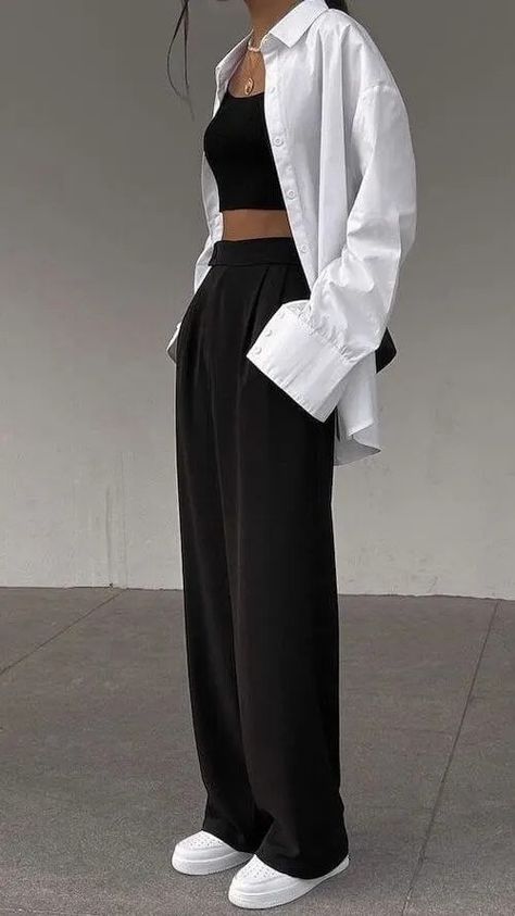 70+ Chic Oversized Shirt Outfit Ideas [2024]: How to Style An Oversized Shirt - Girl Shares Tips Black Jeans Oversized Shirt, Long Sleeve Oversized Shirt Outfits, Oversized Longsleeves Outfit, Black Oversized Button Up Shirt Outfit, Oversized Dress Shirt Outfit, Shite Shirt, Oversized Button Up Shirt Outfit, Classy Outfits For Teens, Longsleeves Outfit