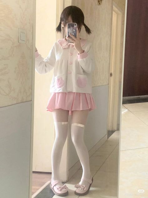 Kawaii Outfit Ideas, 2000s Japanese Fashion, Kawaii Fashion Outfits, Discord Server, Really Cute Outfits, Kawaii Clothes, Kawaii Girl, Girly Fashion, Girly Outfits