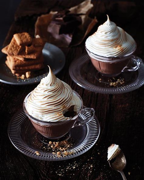 Luxurious Hot Chocolate with Italian Meringue Dishes Design, Sweet Paul Magazine, Coffee Fall, Drinks Aesthetic, Italian Meringue, Homemade Hot Chocolate, Latte Recipe, Chocolate Drinks, Cafe Food