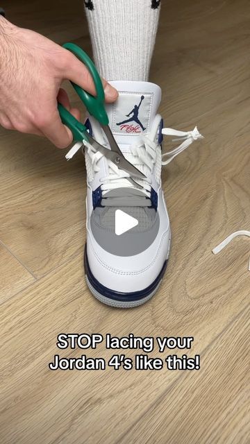 Shoe Lace Hacks, How To Tie Laces, Diy Fashion Videos, Shoe Tips, Styling Jordans, Jordan Spizike, Diy Sneakers, Jordan Ones, Jordan 4s