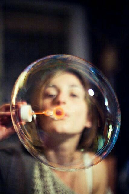 Bubbles Photography, Photography Ideas At Home, Self Portrait Ideas, Self Photography, Kids Bubbles, Perspective Photography, Ideas For Photography, Photographie Portrait Inspiration, Photography Inspiration Portrait