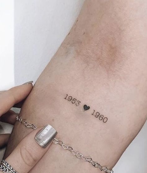 Tato Henna, Date Tattoos, Remembrance Tattoos, Writing Tattoos, Petite Tattoos, Inspiration Tattoos, Bff Tattoos, Video Tiktok, Small Hand Tattoos