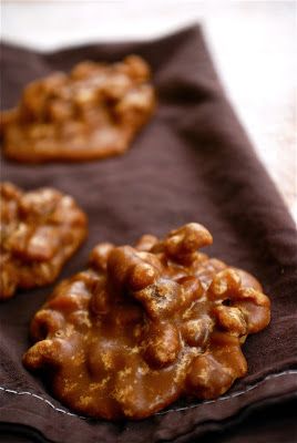 Walnut Pralines, Praline Recipe, Make Brown Sugar, Alkaline Diet Recipes, Brittle Recipes, Walnut Recipes, Walnut Bread, Toasted Walnuts, Sweet Pastries