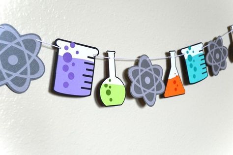 Science Class Decorations, Mad Scientist Theme, Birthday Party Garland, Science Lab Decorations, Science Party Decorations, Science Birthday Party Ideas, Mad Scientist Party, Science Room, Science Classroom Decorations