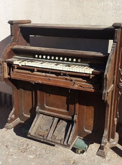 1800 s eastlake pump organ repurposed into a wine bar, diy, painted furniture, repurposing upcycling Pump Organ, Garden Diy Ideas, Old Pianos, Apartment Makeover, Furniture Makeovers, Repurposed Furniture Diy, Reclaimed Barn Wood, Flipping Furniture, Old Furniture