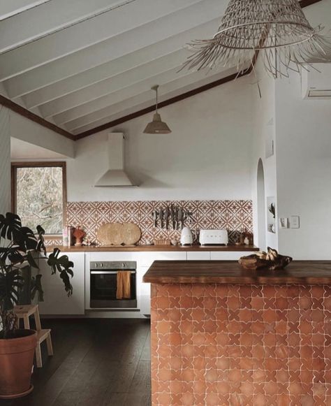 Terracotta Tile Kitchen, Small Kitchen Decoration, Encaustic Tiles, Terracotta Tile, Kitchen Backsplash Ideas, Tile Kitchen, Backsplash Ideas, Terracotta Tiles, Kitchen Decoration