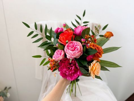 Bridesmaid Flowers Pink, Pink Orange Wedding Flowers, Pink Orange Wedding, Hot Pink Bouquet, Wedding Flowers Pink, Orange And Pink Wedding, Orange Bouquets, Orange Wedding Flowers, Greenery Bouquet