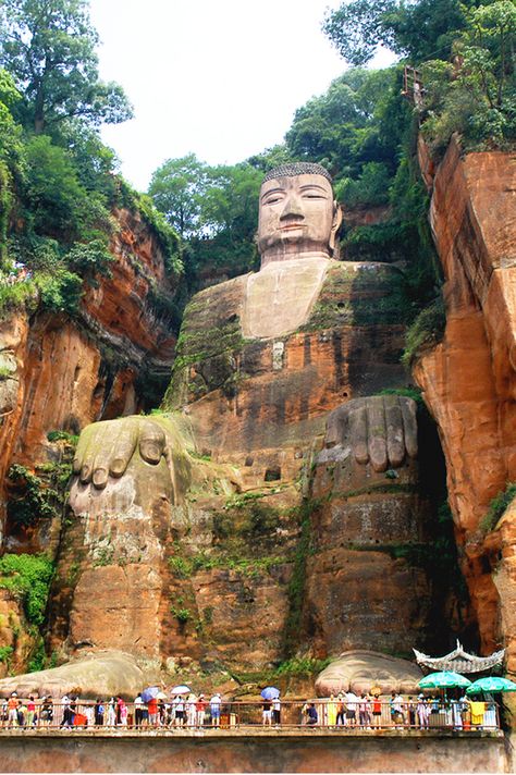 Standing a whopping 71-meters-high, Leshan Giant Buddha is the world’s largest Buddha sculpture and one of the most popular tourist attractions in China. Leshan Giant Buddha, Cheap Travel Destinations, Underrated Travel Destinations, Giant Buddha, Buddha Sculpture, Big Buddha, Chinese Landscape, Travel Wishlist, Tourist Spots