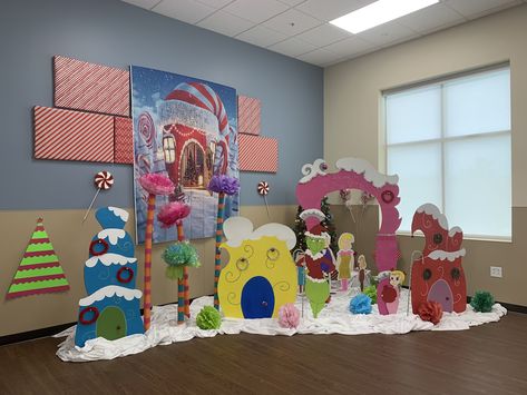 Whoville Set Design, Diy Whoville Village, Whoville Post Office, Grinch Float, Grinch Play, Ptsa Ideas, Grinchmas Party, Christmas Cubicle Decorations, Grinch Ideas