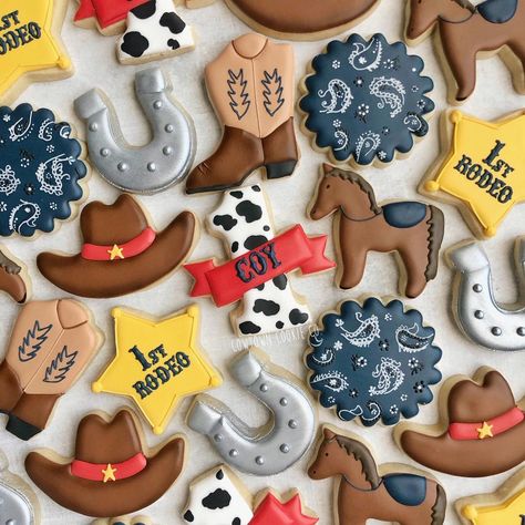 Cowtown Cookie Co. (@cowtowncookieco) posted on Instagram: “Yeehaw y’all, it’s Fri-yay🤠🎉 Happy 1st Birthday Coy!” • Apr 12, 2019 at 2:13pm UTC Cowgirl Cookies, Cowboy Cookies, Rodeo Birthday, Western Birthday, Themed Cookies, Happy 1st Birthday, Cowboy Birthday, Cookie Inspiration, Happy 1st Birthdays