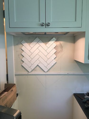 The Sourced Home: DIY: Herringbone Backsplash Backsplash For A Small Kitchen, White Herringbone Backsplash Kitchen, How To Lay Herringbone Tile, Herringbone Subway Tile Backsplash, Herringbone Tile Wall, Herringbone Backsplash Kitchen, Herringbone Kitchen Backsplash, White Herringbone Backsplash, Subway Tile Herringbone