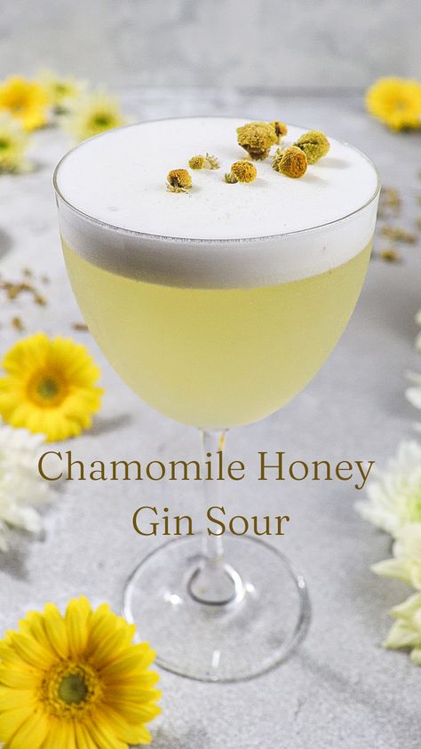 Chamomile Tea Cocktail, Herbal Tea Cocktails, Shrub Cocktail Recipes, Camomile Recipe, Tea Based Cocktails, Dandelion Cocktail, Chamomile Mocktail, Chrysanthemum Cocktail, Honeysuckle Cocktail