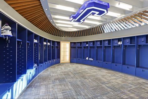 High School Locker Room, Locker Room Design, School Locker Room, Athletic Locker, High School Gym, High School Lockers, Sports Locker, School Building Design, School Locker