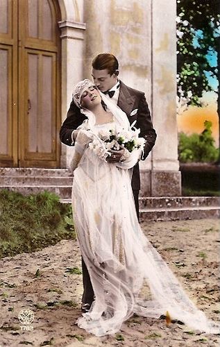 wedding dress, couple, 1910s Look Gatsby, Vintage Foto's, Mode Editorials, 1920s Wedding, Vintage Couples, Vintage Wedding Photos, Color Pictures, Foto Tips, Vintage Romance