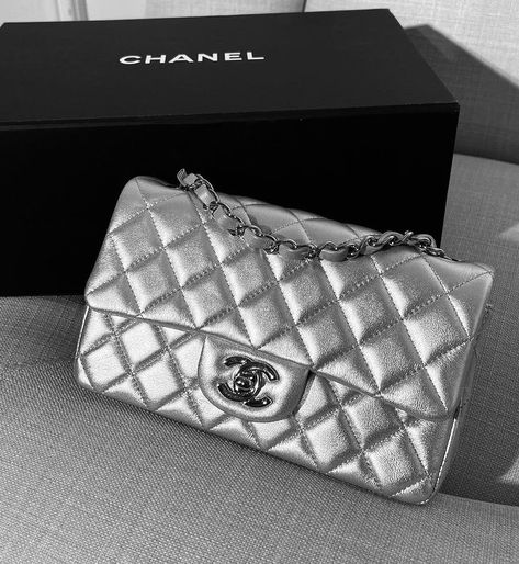 Silver Chanel Bag, Bags Wishlist, Bag Wishlist, Purse Game, Expensive Bag, Trendy Purses, Dream Bags, Silver Bags, Luxury Lifestyle Dreams