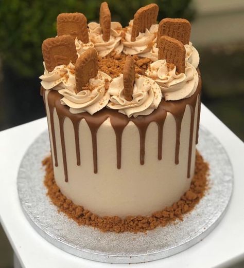 Chocolate And Biscoff Birthday Cake, Chocolate And Biscoff Cake, Birthday Cake Biscoff, Biscoff Birthday Cake Ideas, Lotus Birthday Cake, Biscoff Birthday Cake, Nutella Birthday Cake, Lotus Cake, Bake Sale Packaging