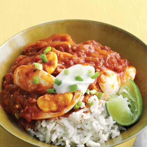 This is an easy weeknight meal that can be as spicy as you like, depending on your curry powder. Curried Eggs, Eggs With Rice, Recipes Using Rice, Leftover Hard Boiled Eggs, Hard Boiled Egg Recipes, Perfect Hard Boiled Eggs, Hard Boiled Egg, Hard Cooked Eggs, Curry Spices