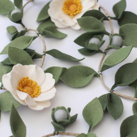 Posy + Pom on Instagram: “This garland was a bit of a personal project, but I finally got around to taking some photos. I’ll be adding this style along with the…” Felt Berries, Sage And Olive Green, Garland Home Decor, Felt Flower Garland, Baby Diy Projects, Felt Flowers Diy, Flower Curtain, Smoky Blue, Flower Garland