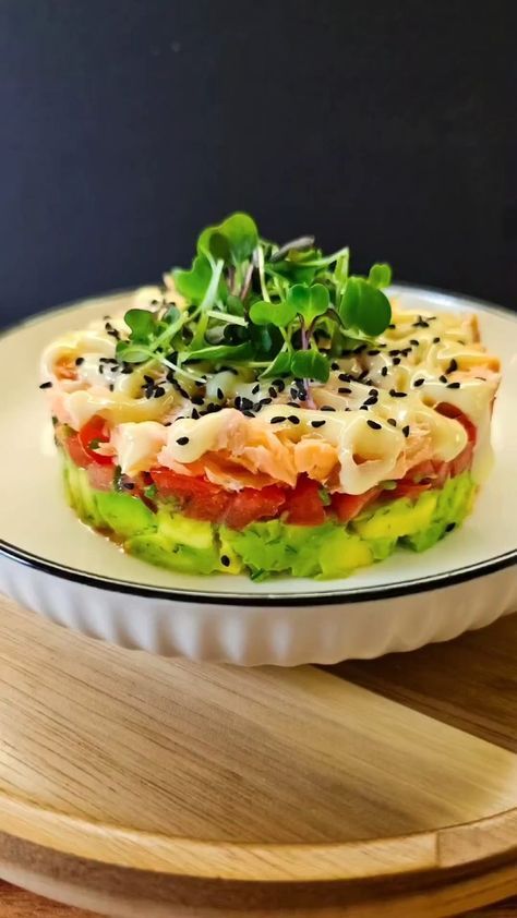 This sushi-inspired appetizer is easy, delicious, and, the best part - low carb! (Via: @katerynascafe) Ingrediants mentioned in comments...😇 Save and follow @KetoDelightsandBites for more easy and healthy keto recipes daily💖 . . #Dinnerideas #avocadorecipe #Avocadiosalad #Smokedsalmon #Salmonrecipe #HomemadeDinner #KetoFriendly #ketolife #ketolifestyle #ketodiet #ketotransformation #ketosis #ketolove #ketomom #ketogirl #ketoconnect #ketoforbeginners #ketogenic #ketoweightloss #ketofastosis Salmon Stack, Avocado Smoked Salmon, Healthy Keto Recipes, Smoked Salmon Salad, Gourmet Food Plating, Healthy Low Carb, Low Carb Appetizers, Salmon Salad, Sushi Recipes