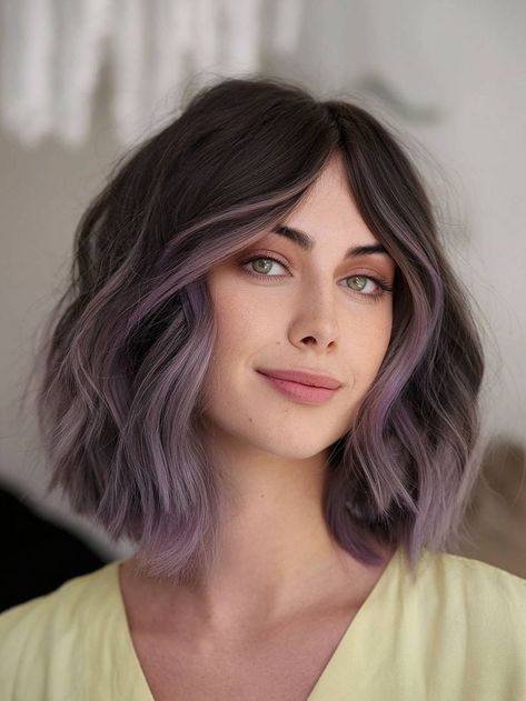 Natural textured layered bob haircut 90s Layered Bob, Bobs For Women, Bob Ideas, Edgy Pixie Cuts, Layered Bobs, Hair Inspiration Short, Layered Bob Hairstyles, Sleek Bob, Layered Bob