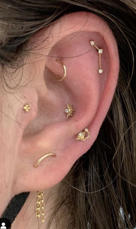 Piercing Placement Chart, Styled Ear Piercings, Ear Piercing Placement, Piercing Inspo Ear, Eat Piercing, Ear Piercing Chart, Piercing Placement, Double Ear Piercing, Men Piercing