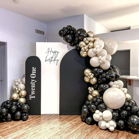 21st Birthday Themes, Black And White Balloons, Black Party Decorations, White Party Decorations, Black And Gold Balloons, Graduation Backdrop, Gold Party Decorations, Graduation Balloons, Garland Arch